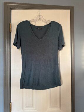 Women Shop Basic Size M Teal Solid Short Sleeve Top EUC